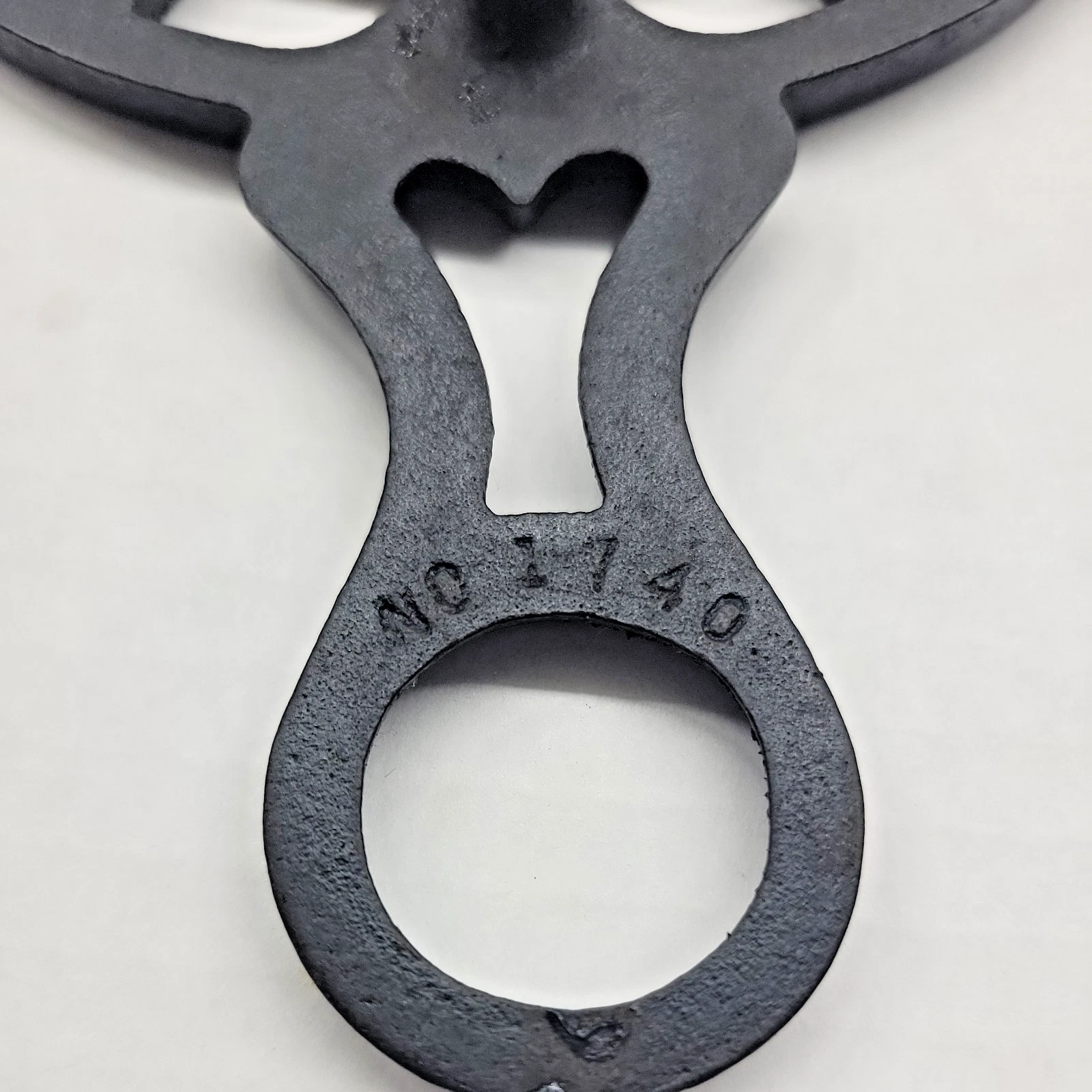 Griswold #1740 5 Pointed Star Cast Iron Trivet Vtg 1950s 3-footed Hot Plate - product detail image 4