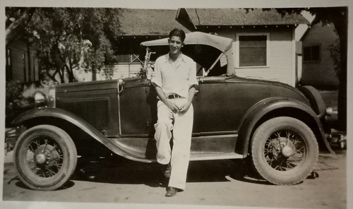 Vintage Fundfoto hübscher schüchterner Kerl Modell A Ford Roadster Willows Calif