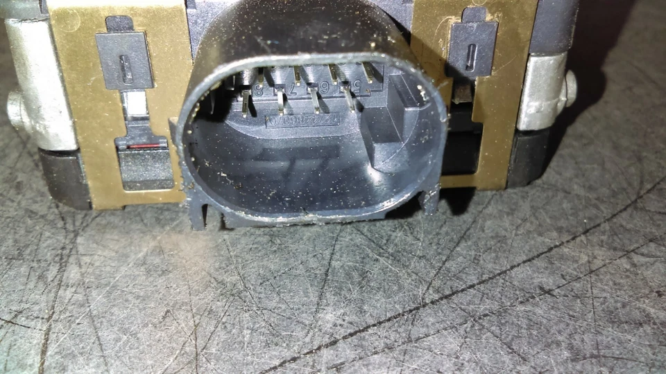 28438 5RL2A Nissan Kicks 2018-2021 cruise distance sensor - Image 2 of 2