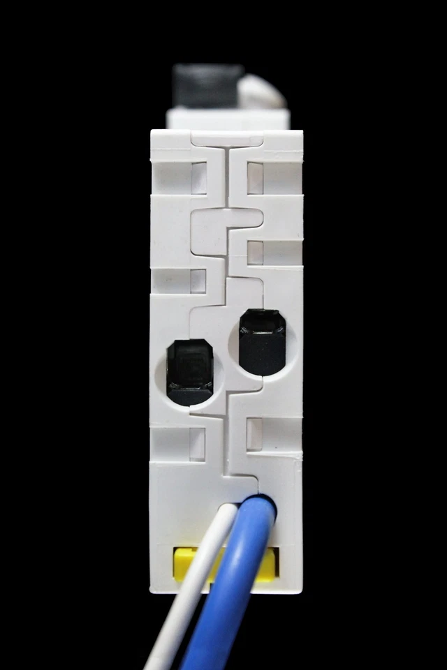 SCHNEIDER 20 AMP CURVE C 10kA 30mA RCBO TYPE A IKQE A9D17820 SEE120C03 - Image 4 of 4