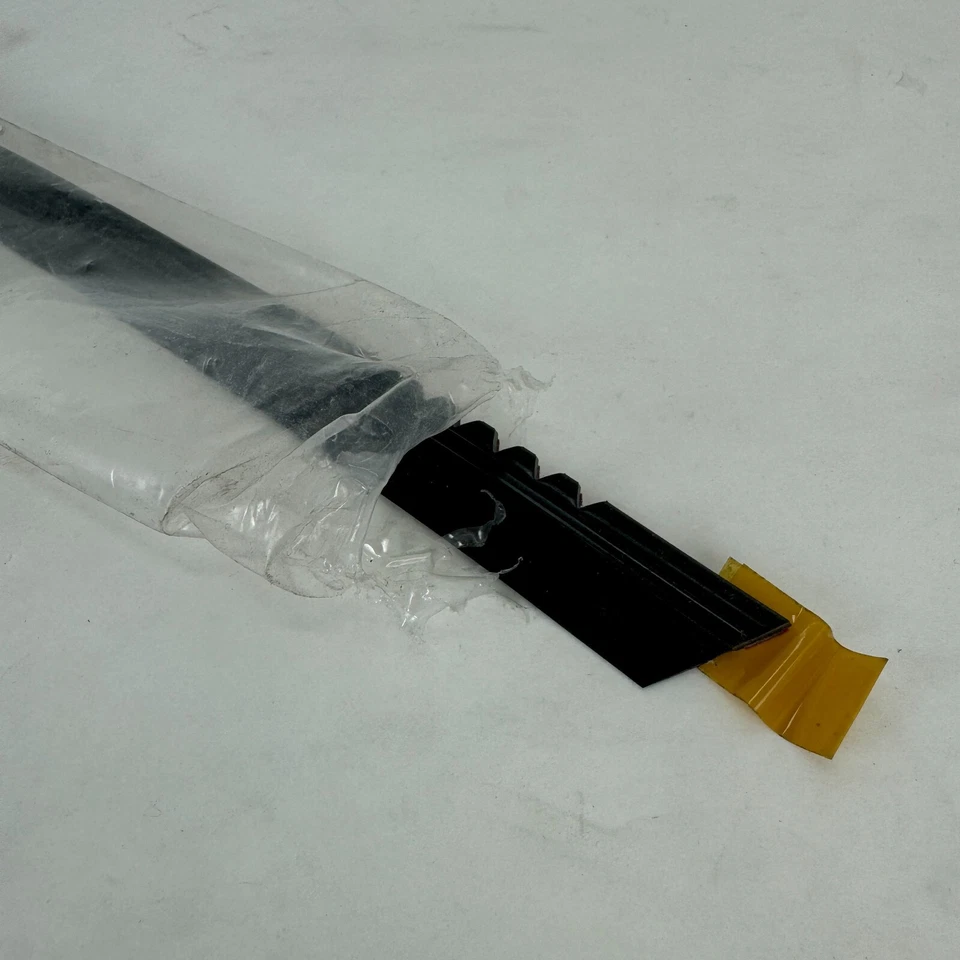 Moldura de revelación inferior de vidrio trasero OEM 2017-2020 Hyundai Elantra 87131-F2000 Foto 4 de 4