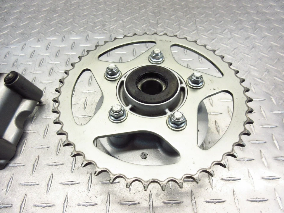 14 15 Suzuki Gladius 650 SFV650 2014 OEM cubierta de piñón trasero amortiguadores de buje de cadena Foto 2 de 4