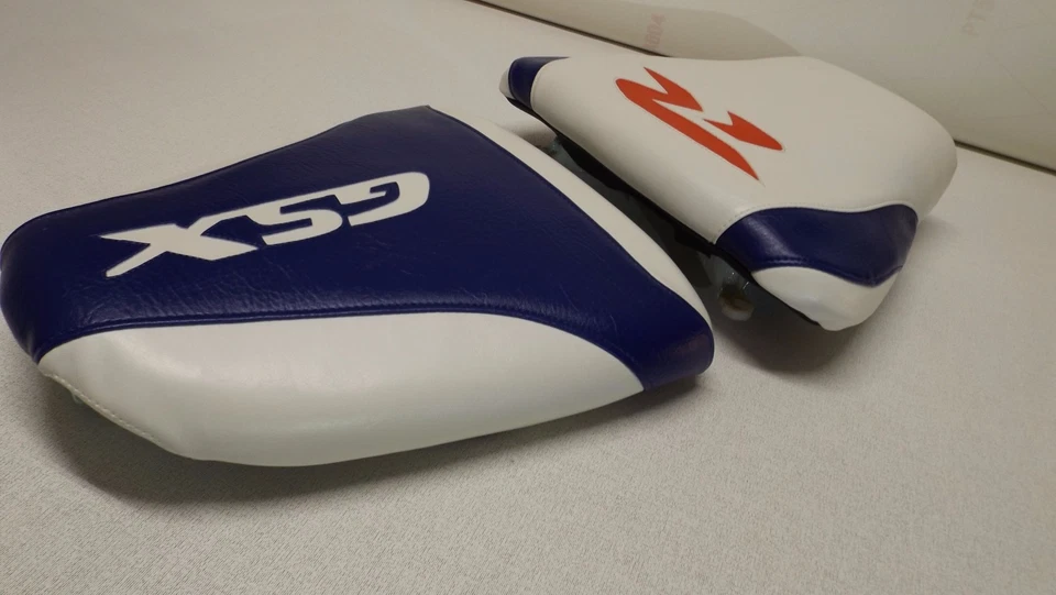 FUNDAS DE ASIENTO DELANTERAS/TRASERAS PERSONALIZADAS BLANCAS/AZULES SE ADAPTAN A SUZUKI GSXR 600/750R 96/8/9/00 Foto 3 de 4