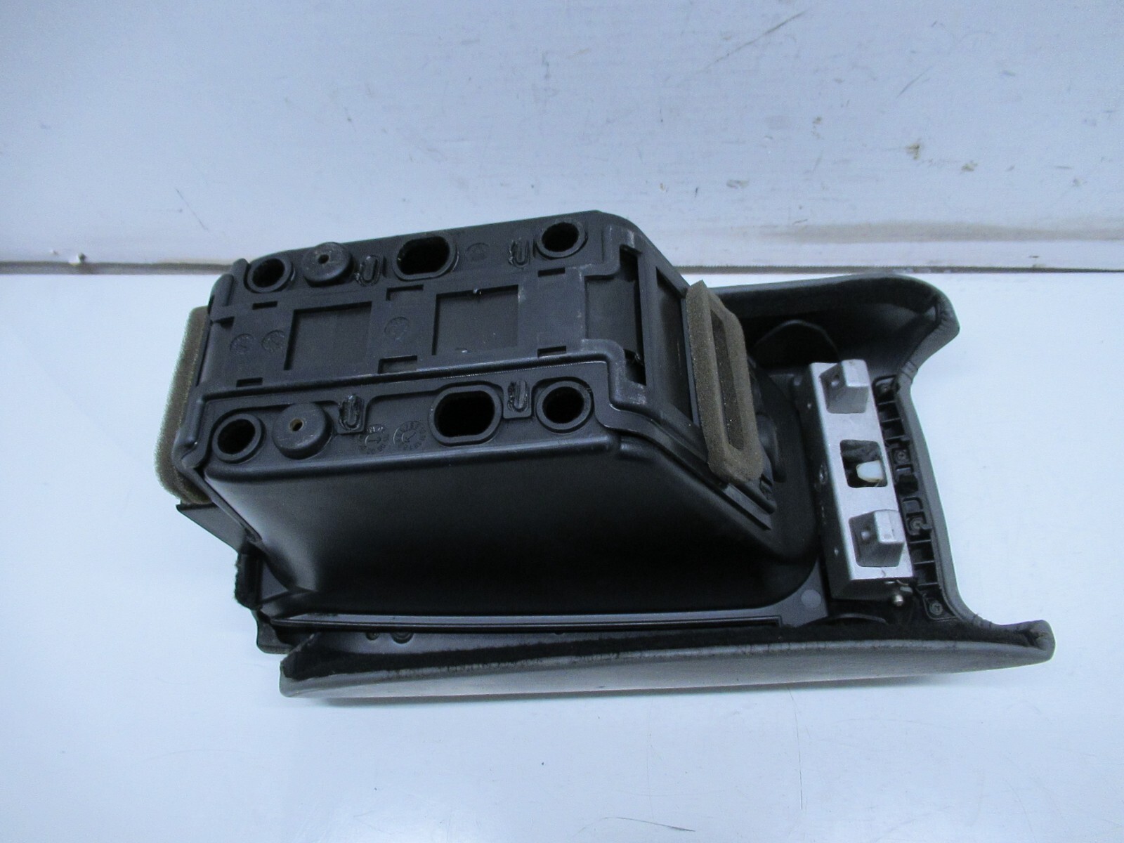 04-08 MASERATI QUATTROPORTE CENTER CONSOLE ARMREST ARM REST OEM