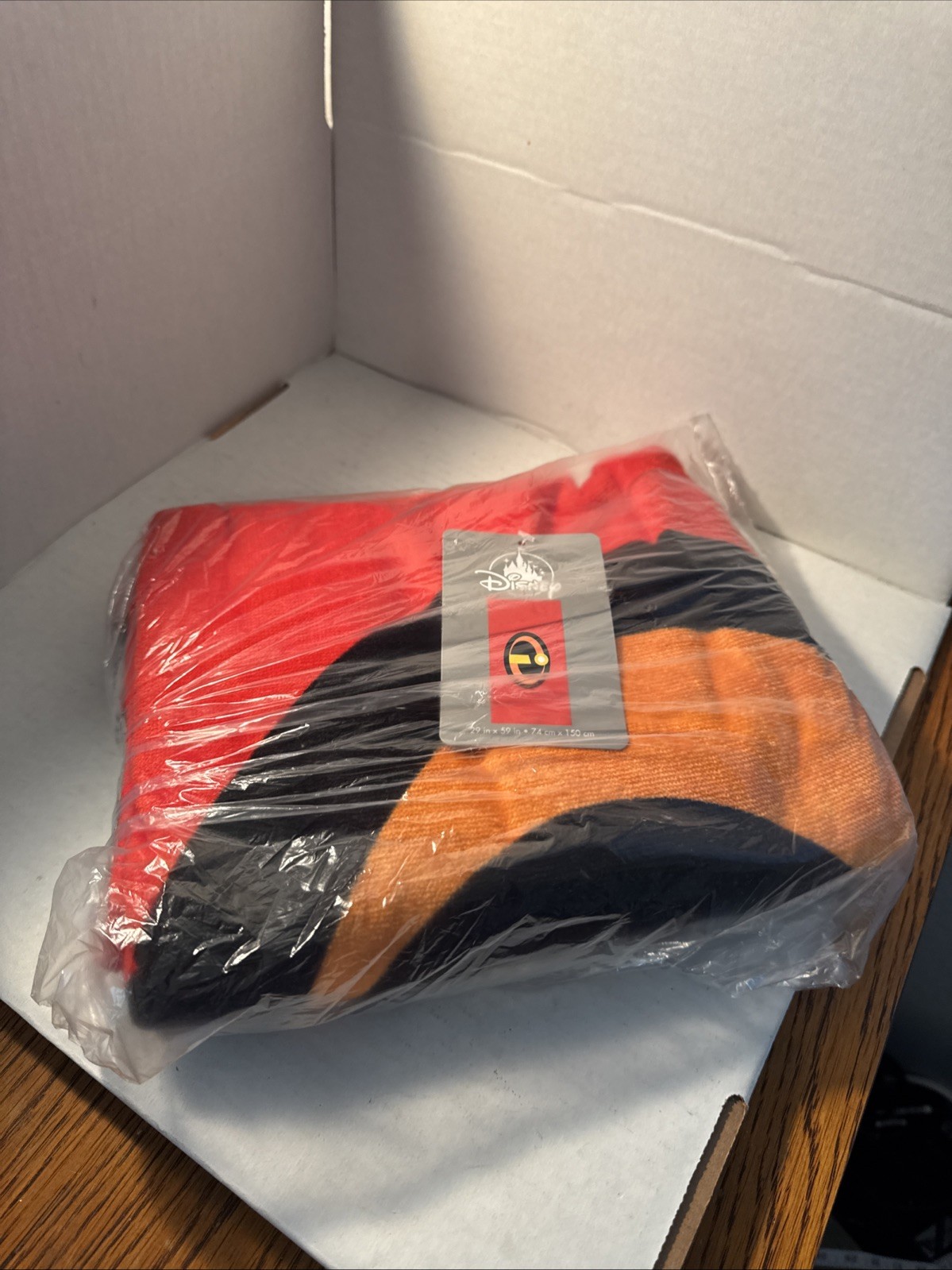 BRAND NEW Disney The Incredibles Beach Towel 29x59” Lb