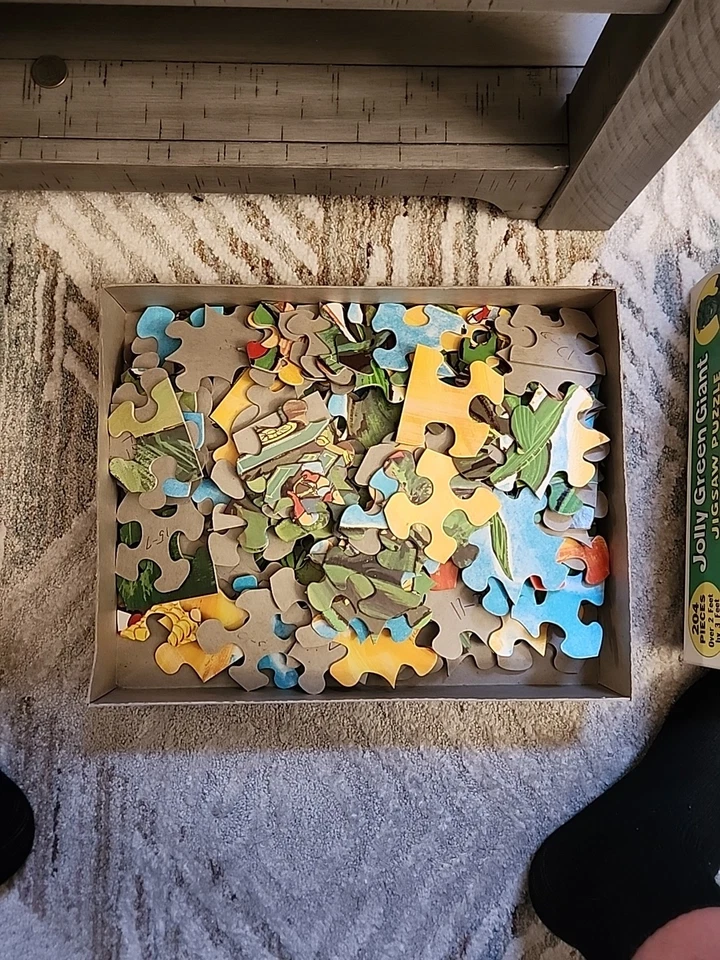 Jolly Green Giant Puzzle 204 Pieces Over 2’ x 3’ Complete All 204 PIECES!!! - Image 3 of 3