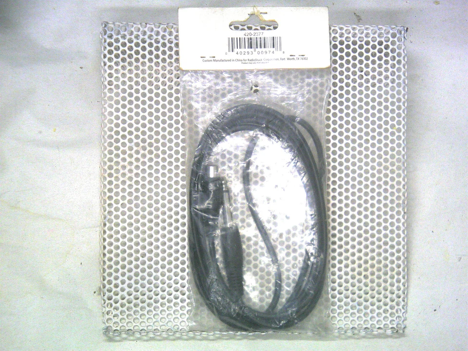 RadioShack Shielded 6-ft 1/4" Mono Male to RCA (Phono) Female Cable 420-2377 - Image 2 of 2