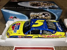 Autographed Action 1:24 #5 Mark Martin 2009 Carquest Phoenix Win Race Fans QVC