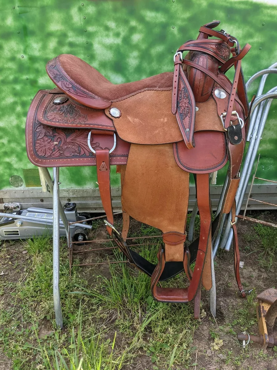 Used western saddles for sale deals
