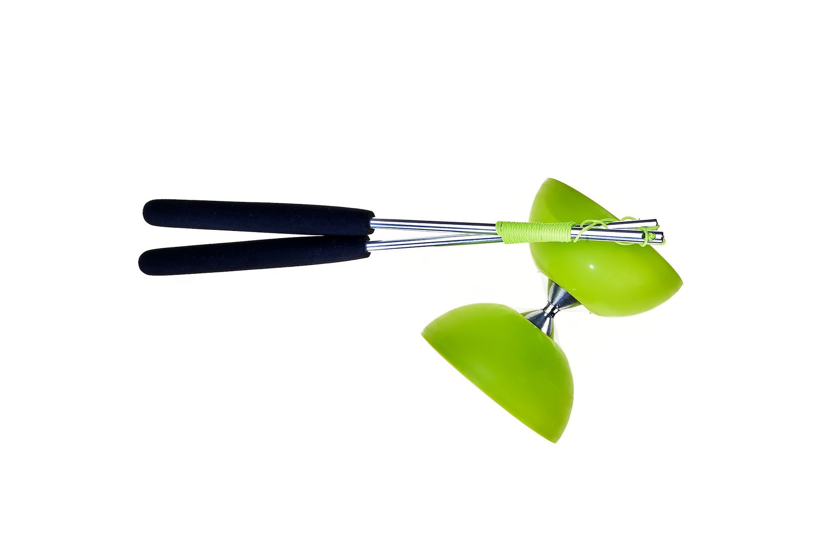 Eureka 515702 Acrobat 105 Rubber Diabolo with Aluminum Hand Sticks Green 7890₽