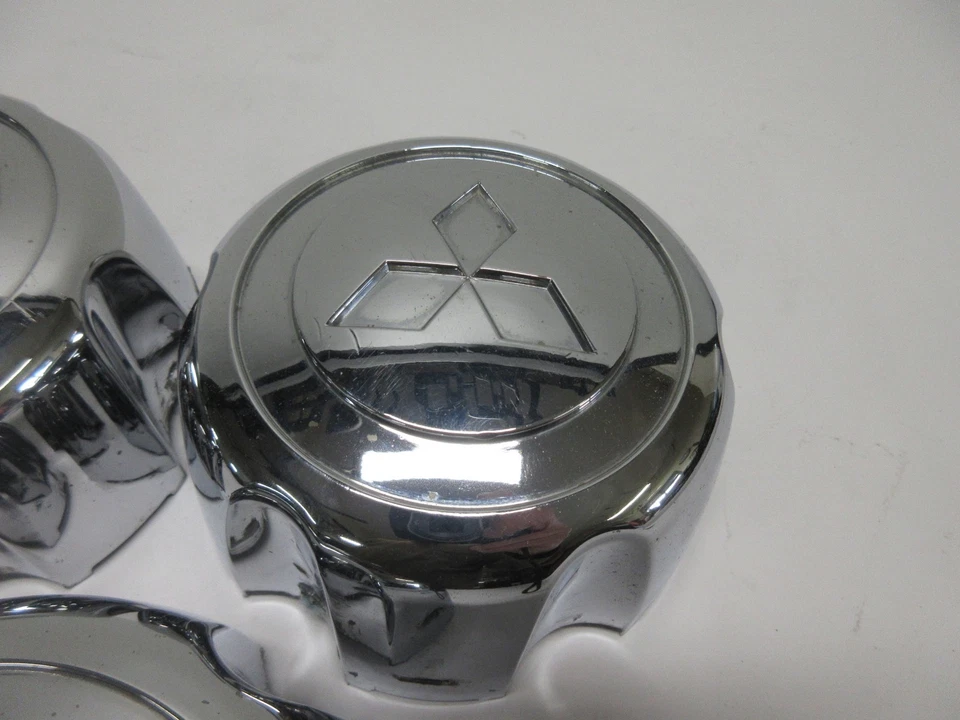 Tapacubos 3 tres tapacubos centrales Mitsubishi Montero 1994 a 2004 MB816581 Foto 3 de 4