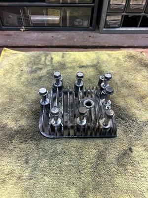BRIGGS AND STRATTON 7.25 190CC ENGINE 590411 CYLINDER HEAD AND 590422 BOLTS