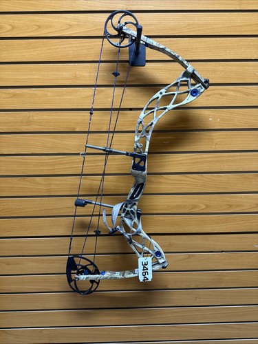 Item 3464 - Diamond Archery Compound Bow - Carbon Cure - RH - #60 Max - 29”