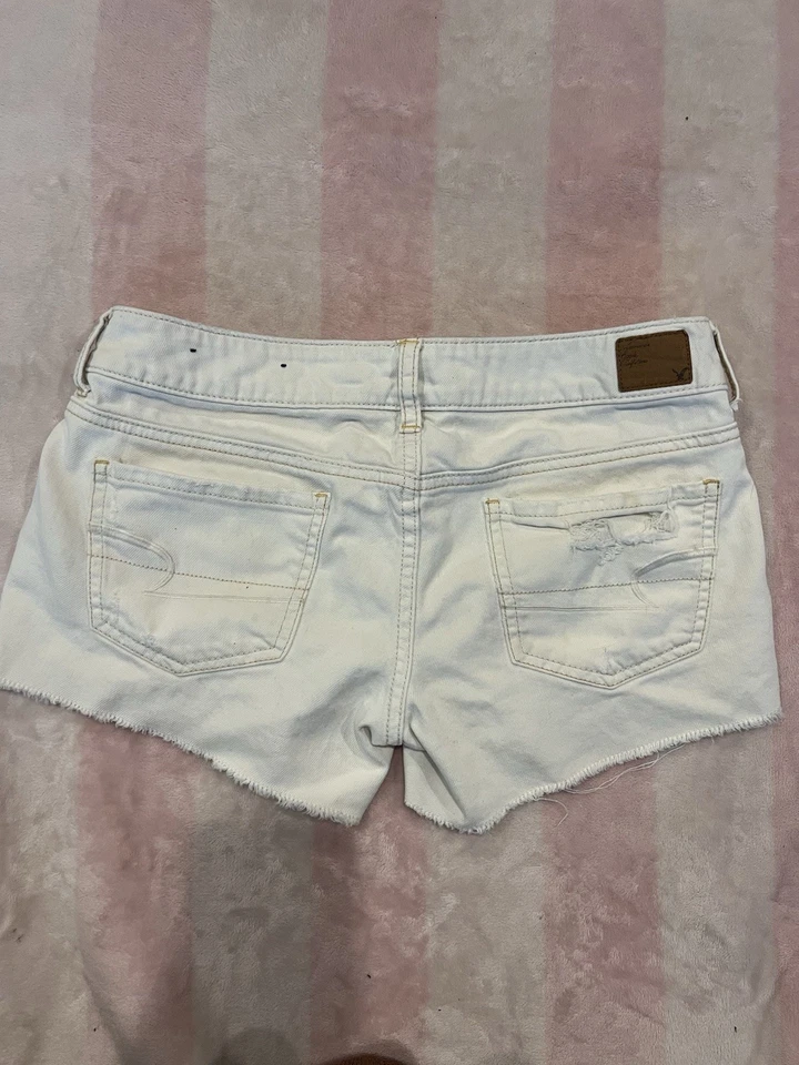 Pantalones cortos American Eagle elásticos blancos desgastados de mezclilla para mujer talla 4 Foto 4 de 4