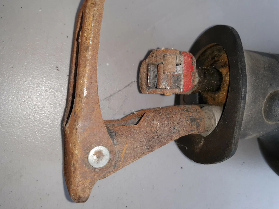 21JJ76 BOSCH 1645 RECIPROCATING SAW, 24V, BARE TOOL, TESTS GOOD, GOOD CONDITION - Image 4 of 4