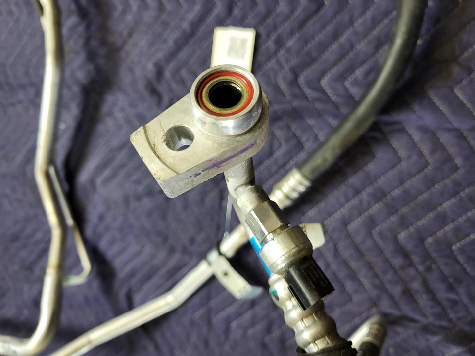 Juego de manguera de aire acondicionado 2019 Lincoln MKC GV61-19E881-KF 2017 2018 Foto 2 de 4