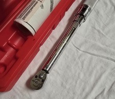 Snap-on 3/8 in Drive Click Torque Wrench Ratcheting Adjustable Steel Silver