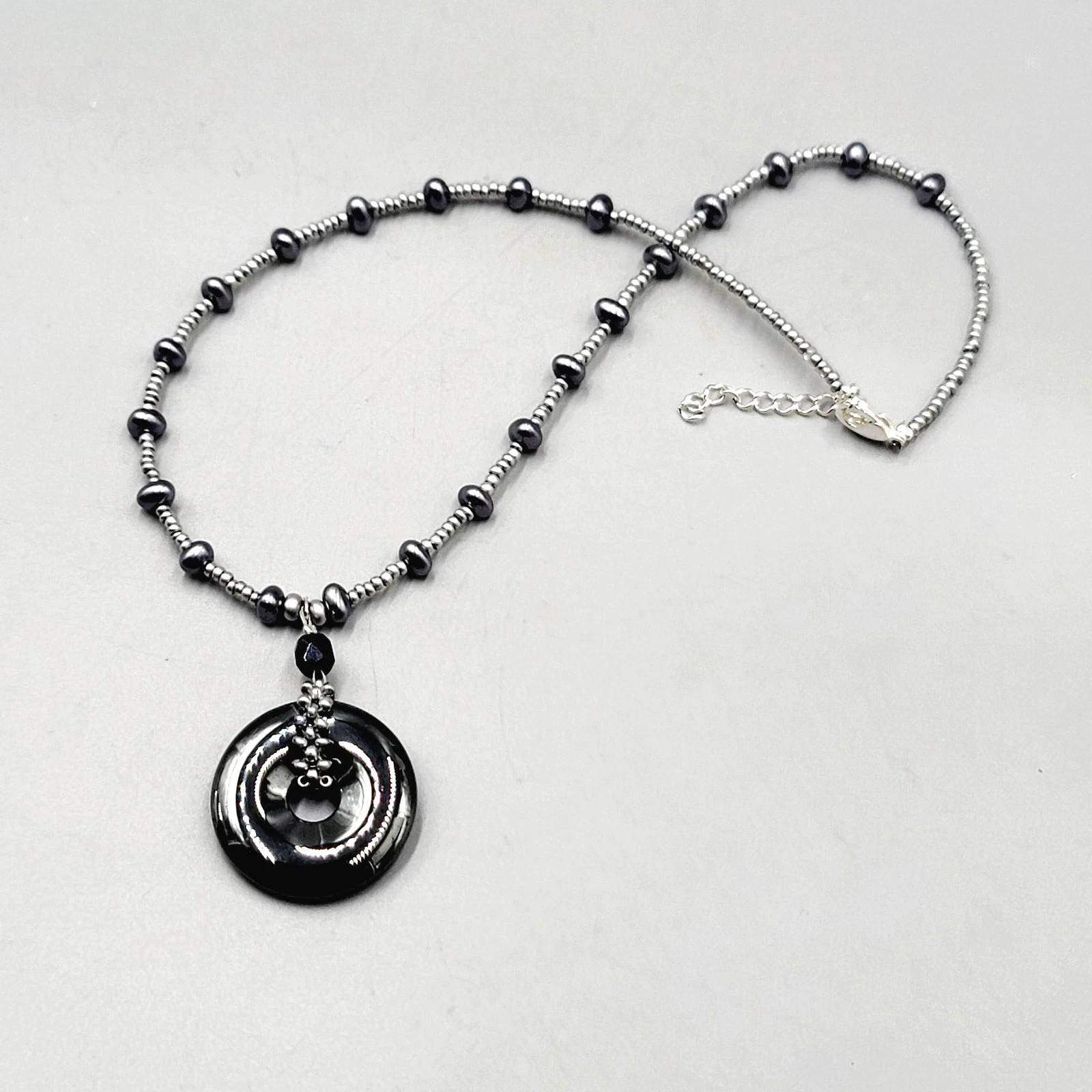 VETEMENTS Collana Perline Ematite Nera Tono Argento Ciondolo Cerchio Regolabile 18 Pollici