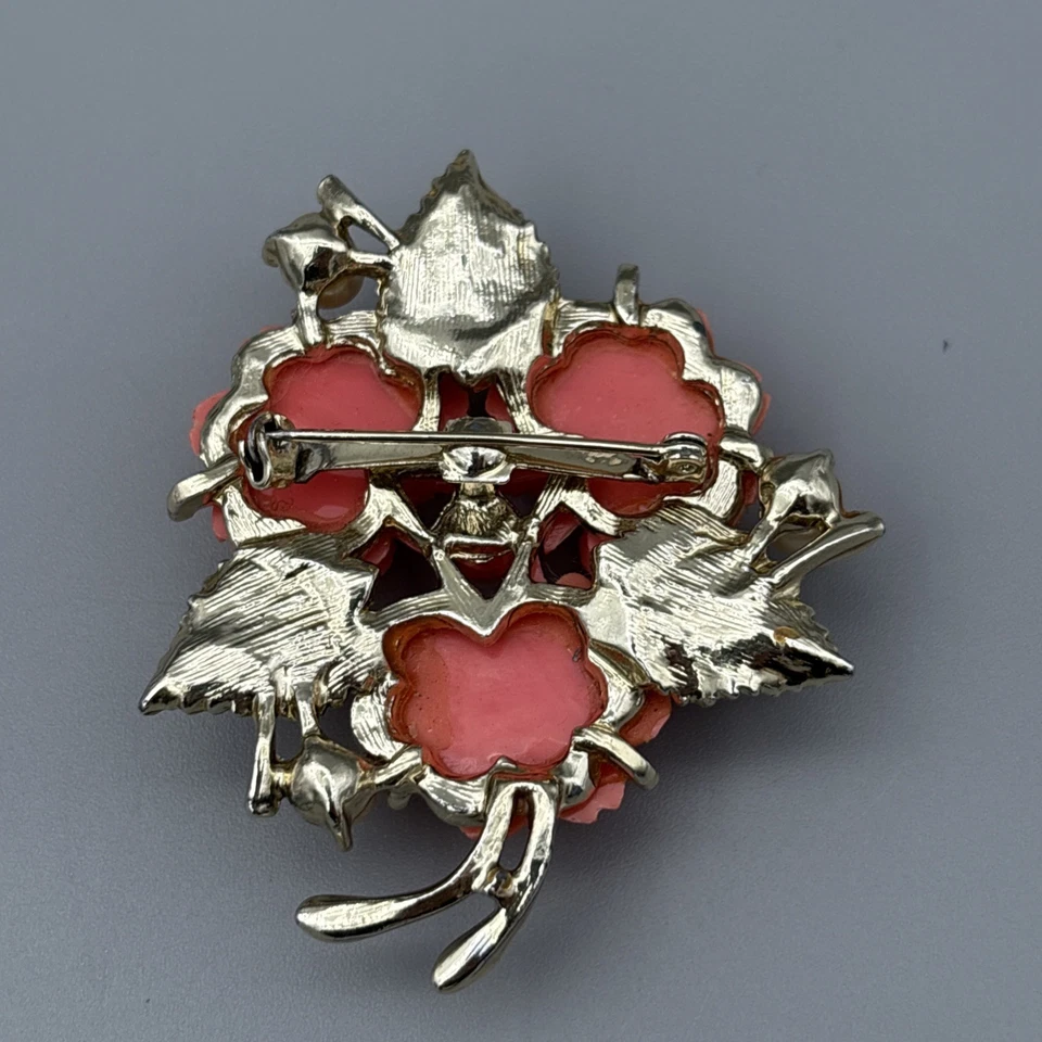 Broche Vintage Imitación Coral Salmón Celuloide Plástico Tallado Rosa Perla 2.25" Foto 3 de 4