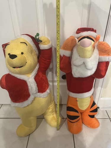 Peluche Disney 26" Gemmy Christmas Winnie the Pooh & Tigger Door Porch Greeter - Imagen 4 de 9