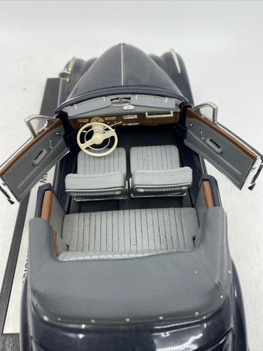 Maisto1/18 Scale Model Car TPN3/99 - BMW 502 Coupe Cabriolet - Cream - Picture 9 of 15