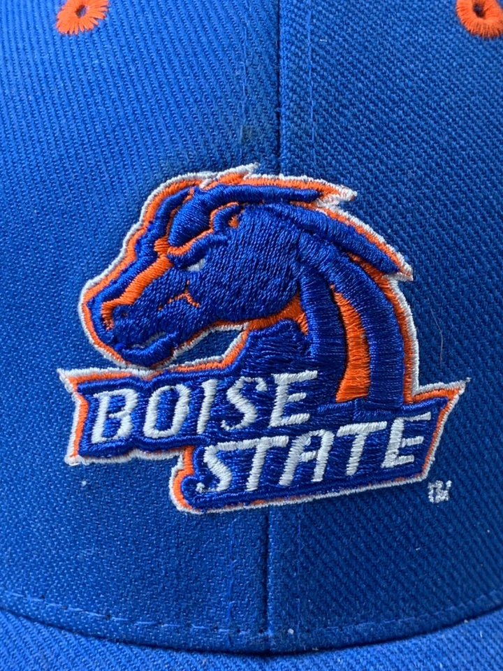 BOISE STATE BRONCOS GORRA JUVENIL MARCA COLISEO AZUL REAL CON NARANJA Foto 2 de 4