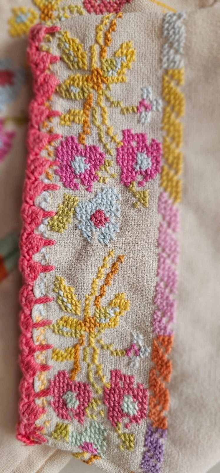 OFF WHITE Un abito da ricamo contadino fatto a mano in seta dell'antico palestinese