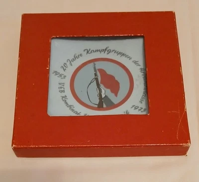 10 289 Ehrengeschenk Teller „20 Jahre Kampfgruppen – VEB Kombinat Umformtechnik - Bild 1 von 4