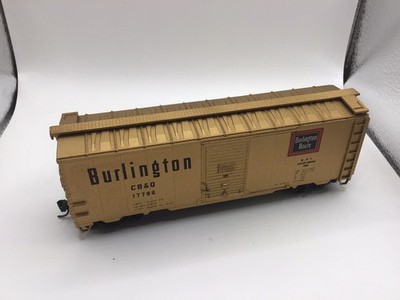 Accurail HO Scale 40' Box Car Burlington Gold - OVP