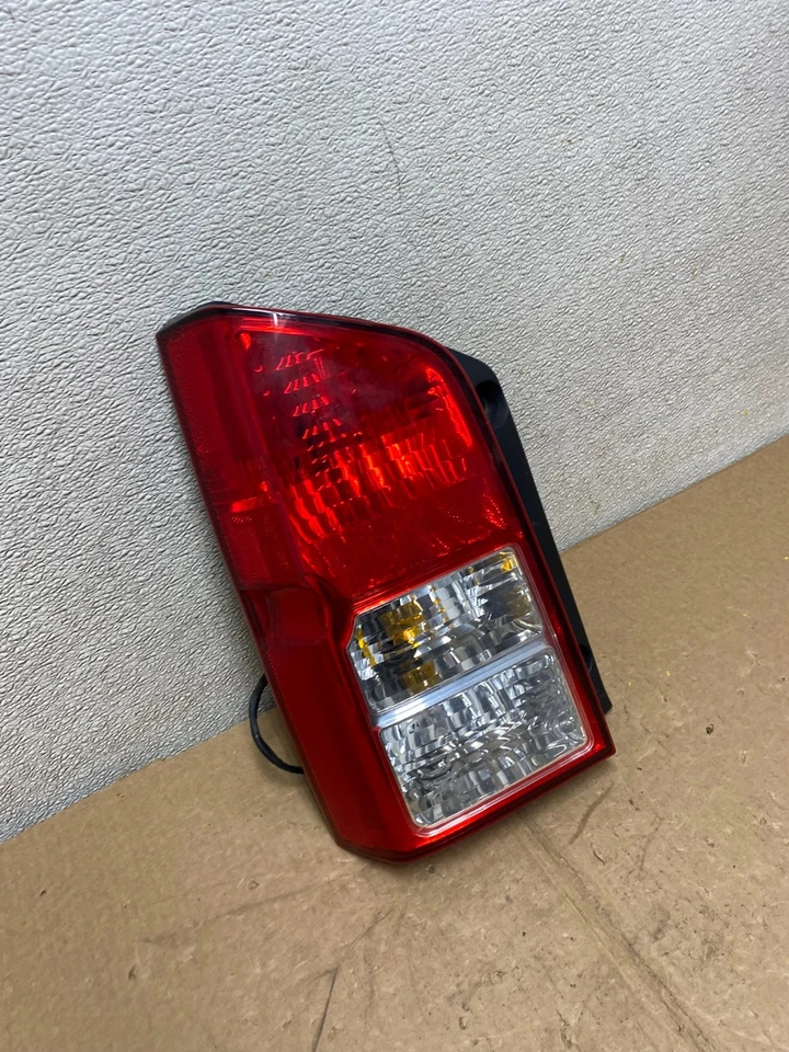 Luz trasera izquierda Nissan Pathfinder 2005 a 2012 lado izquierdo OEM V1247 DW Foto 3 de 4