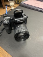Fuji FinePix S5200 5.1MP 10x zoom - tested and working - very nice 