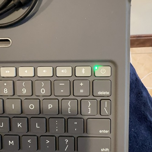ZAGG Apple iPad Air 3 (M2) & iPad Pro 11 (1-4th Gen) Keyboard Messenger Folio 2 - Picture 5 of 6