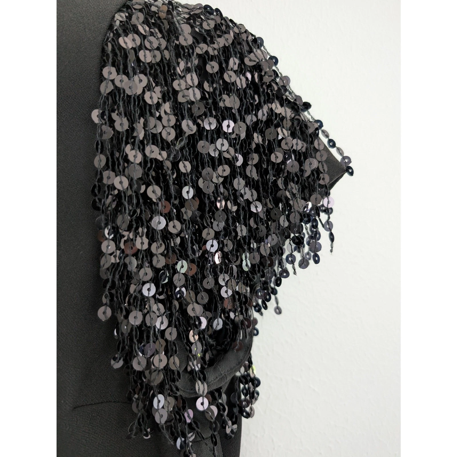 Abito Kate Spade nero con frange e paillettes swing taglia 6 lunghezza ginocchio