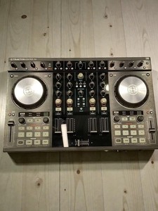 Análisis en Profundidad: Traktor Kontrol S4 MK2 - Latinoamérica