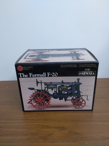 1/16 Ertl McCormick Deering Farmall F-20 With Wide Front, Precision Series #3 - Picture 3 of 3