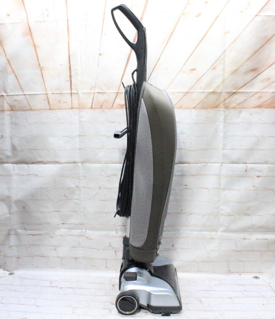 Hoover UH30010 Windtunnel Platinum Bagged Upright Vacuum Cleaner works