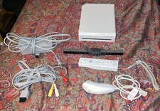 Nintendo Wii Console RVL-001 Bundle w/ 1 Controller  Nunchuk Cables Tested 