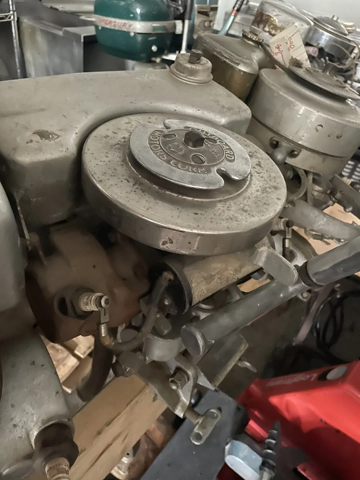 Vintage 1934 Outboard Motors Corp 2HP Outboard Boat Motor NO PROP Foto 2 de 4