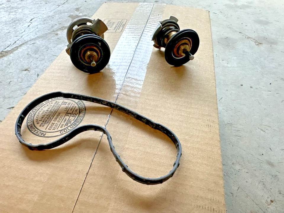 Termostato Carquest 49200 con sello para autobuses de camiones de servicio mediano V8 diésel de 6,4 L Foto 4 de 4