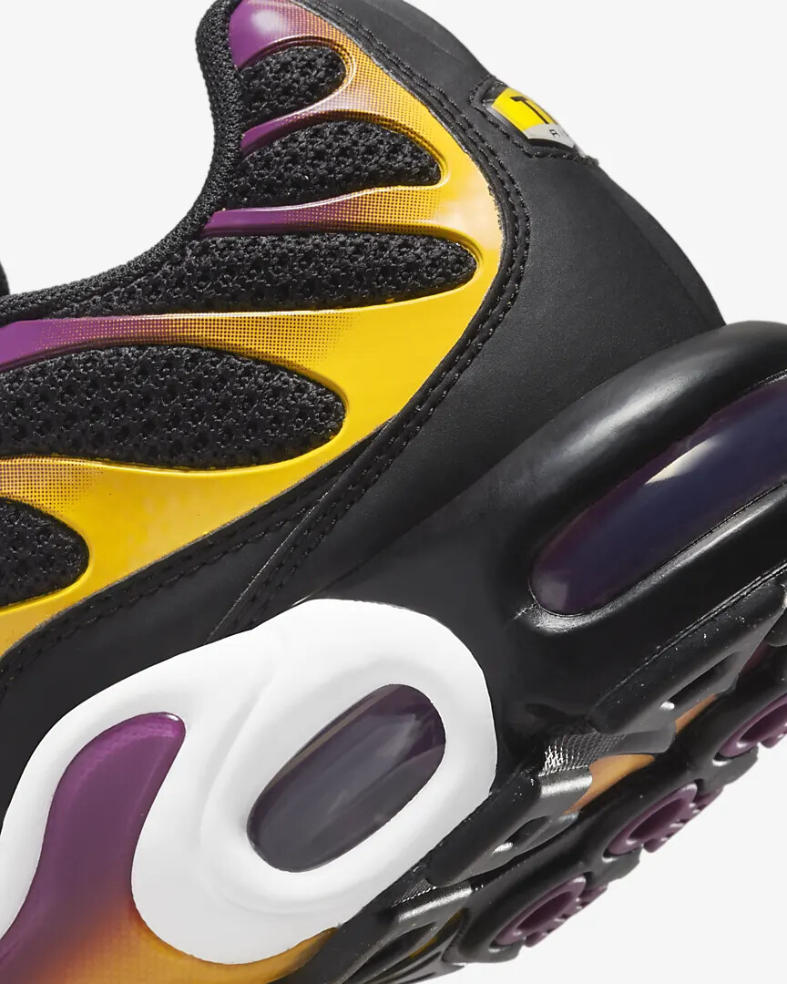 Nike Air Max Plus DX2663-001 sizes 10 - 13 Black University Nike Air Max Plus DX2663-001 sizes 10 - 13 Black University