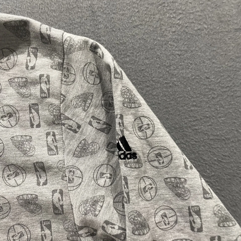 Sudadera con Capucha Adidas New Orleans Hornets De Colección Para Hombre 2XL Gris Estampado Completo NBA Rara Foto 3 de 4