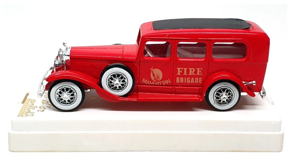 Sólido escala 1/43 4038 - Ambulancia Cadillac Manhattan Bomberos - Rojo Foto 3 de 4