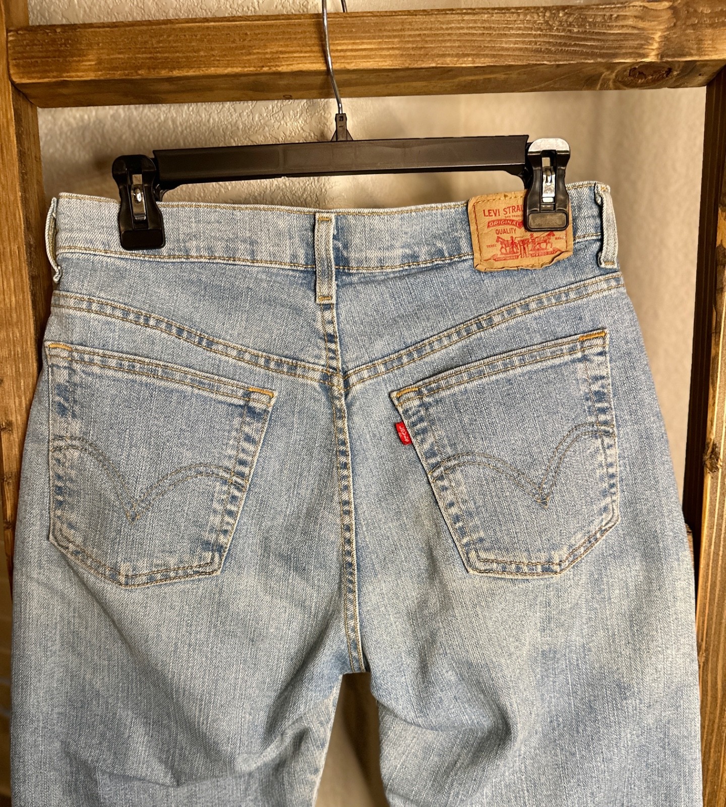 Levi’s Classic Slim Stretch Jeans Women’s Size 8 MIS Light Wash Cropped thumbnail 3