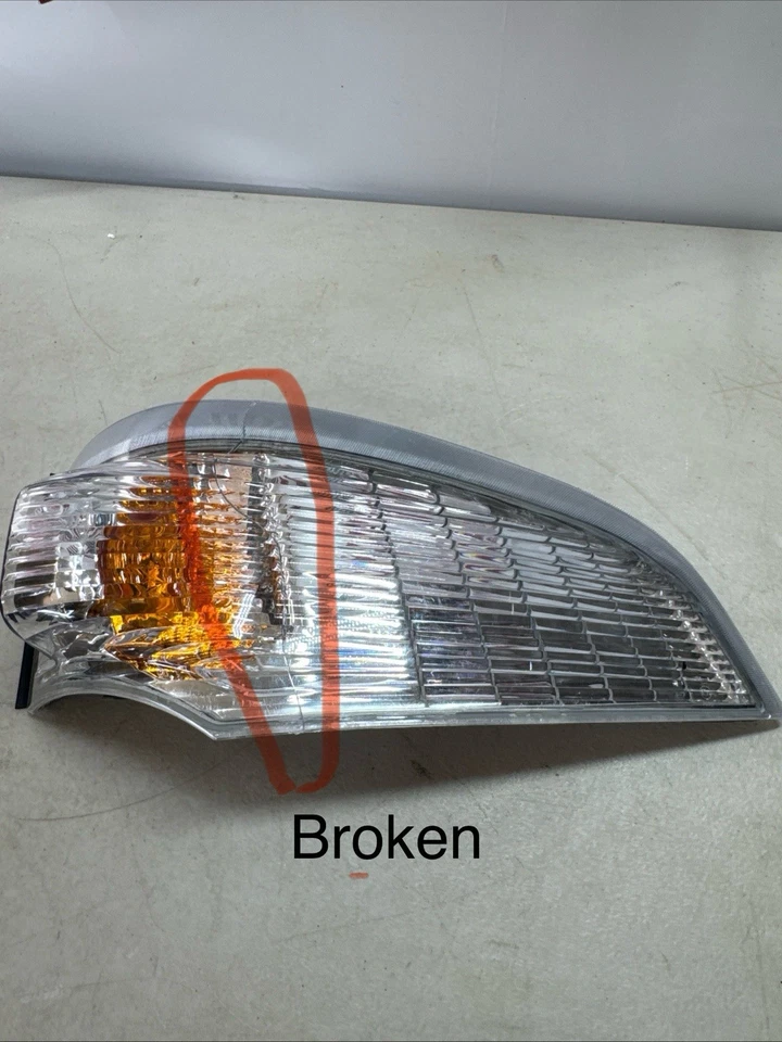 Headlight w/ Corner Lamp & Marker Light RH For Mitsubishi FUSO FE140 FE145 FE180 - Image 2 of 4