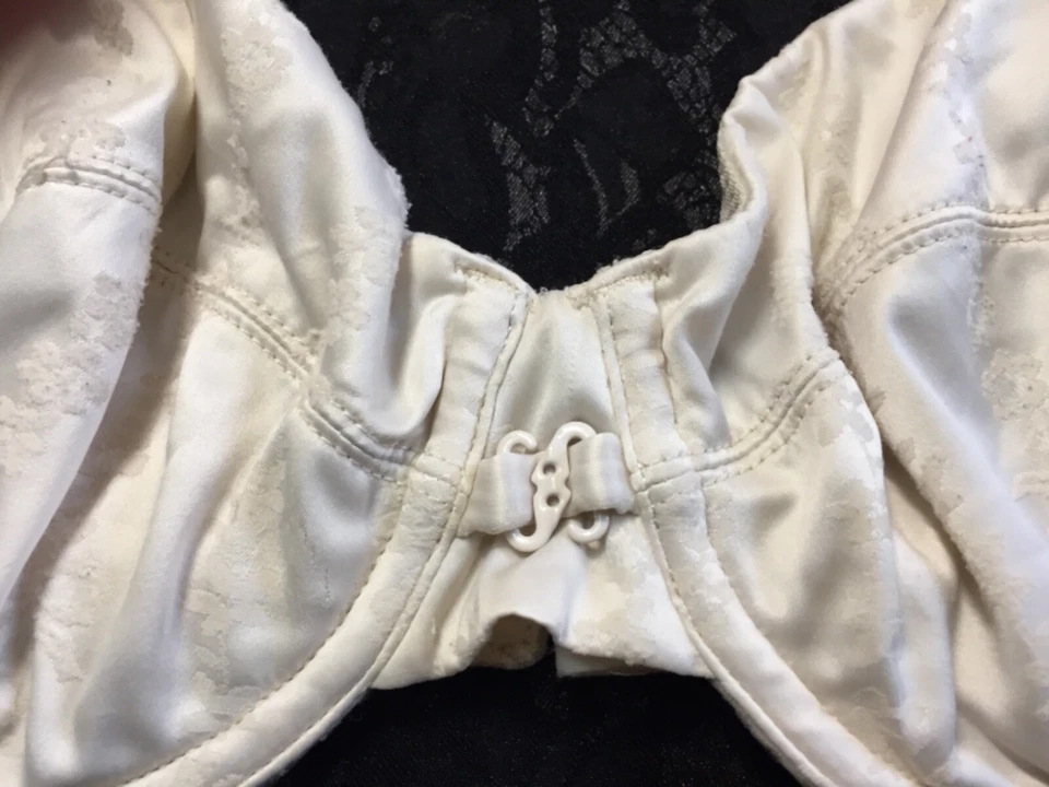 Sujetador It Lovable Talla US 34B IT 3B EU 75B SIN RELLENO CON AROS MARFIL Foto 3 de 4