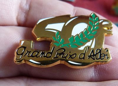 PIN'S ARTHUS BERTRAND - Caractères arabes • EUR 4,00