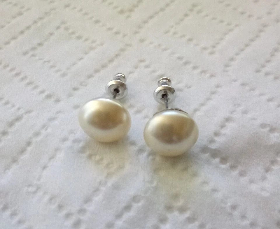 Swarovski Crystal Pearls, 10mm Cream Stud Earrings. - Image 2 of 3