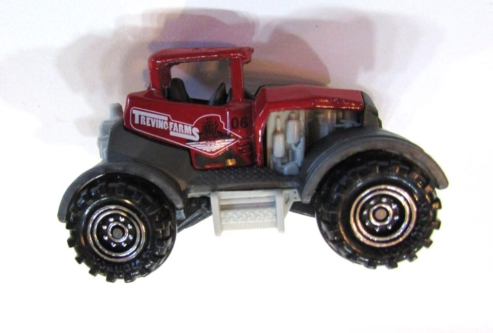 Matchbox 2.25" Diecast 4x4 Duals All Around inusual Trevino Farms tractor rojo Foto 4 de 4