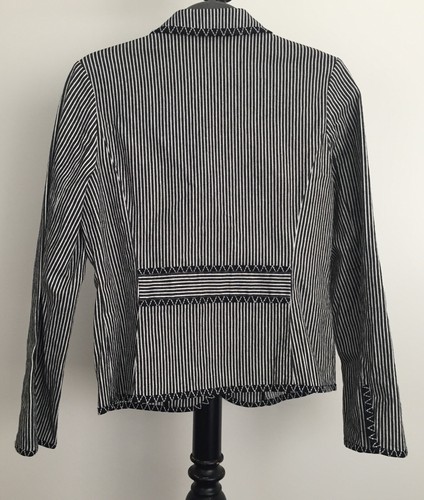 Talbots size 6 black and white striped jacket with 2 snap closures - Picture 2 of 6