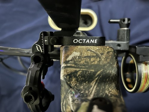 RIGHT HANDED BEAR APPRENTICE COMPOUND BOW - Picture 10 of 17